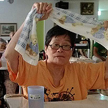 2016/10/01 復健師小鄔帶了大家做毛巾操